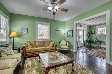 304 15th Street W Bradenton FL 34205