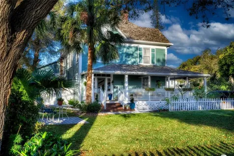 304 15th Street W Bradenton FL 34205