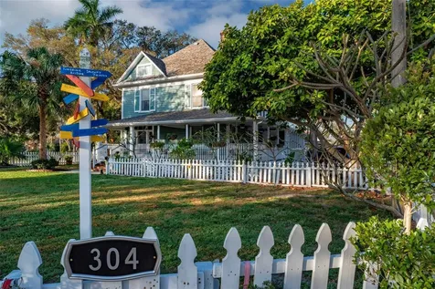 304 15th Street W Bradenton FL 34205