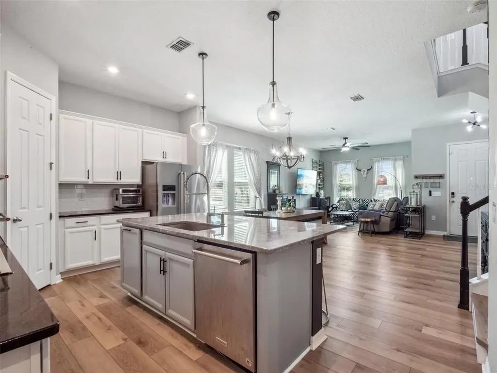 2259 White Feather Loop Oakland FL 34787