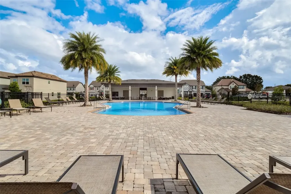 2259 White Feather Loop Oakland FL 34787