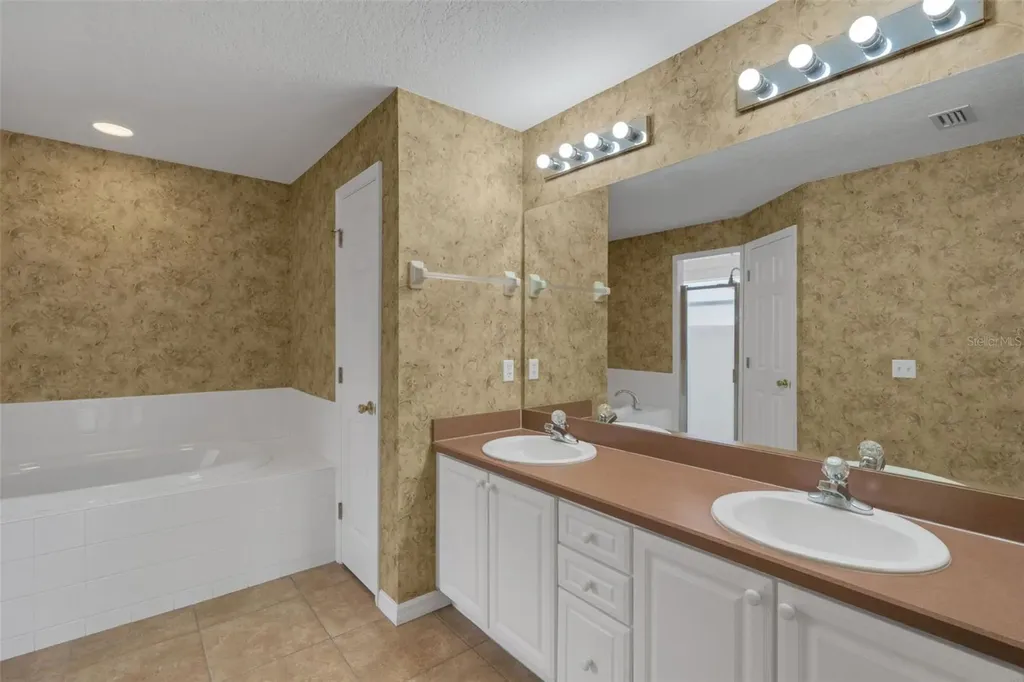 654 Lake Clark Place Lakeland FL 33813