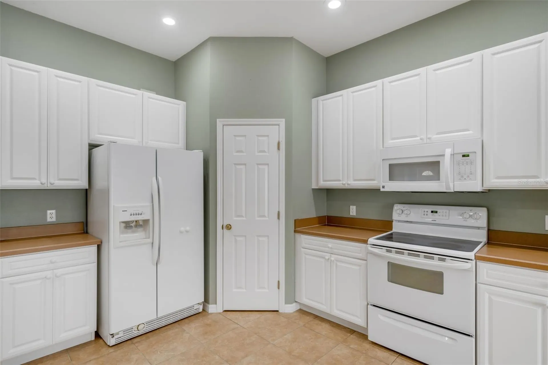 654 Lake Clark Place Lakeland FL 33813