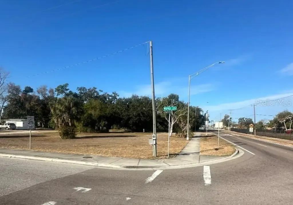 2154 Drive Martin Luther King Jr Way Sarasota FL 34234