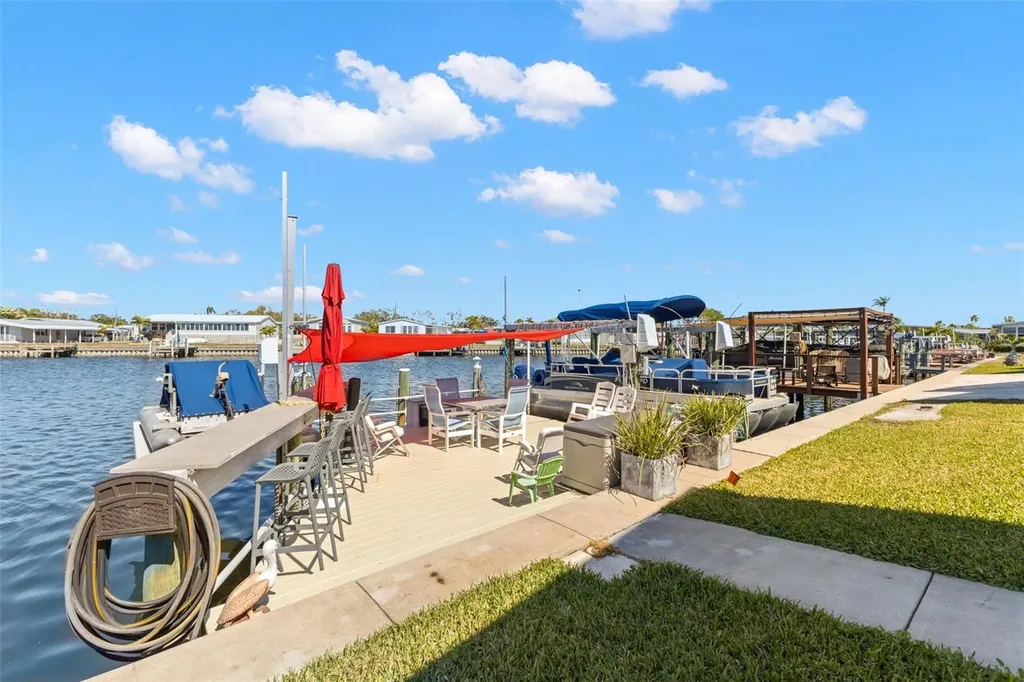 7166 Mount Arlington Drive NE St Petersburg FL 33702