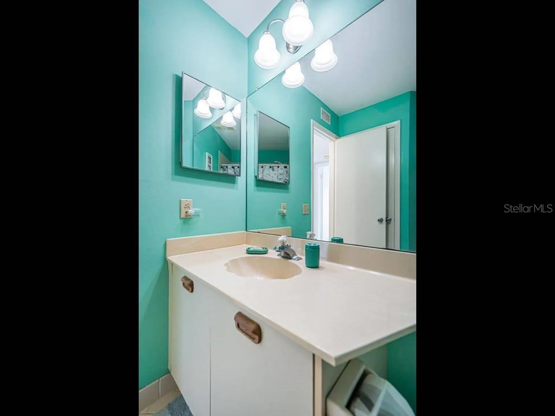 6050 Bahia Del Mar Circle St Petersburg FL 33715