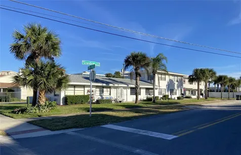 938 N Grandview Avenue Daytona Beach FL 32118