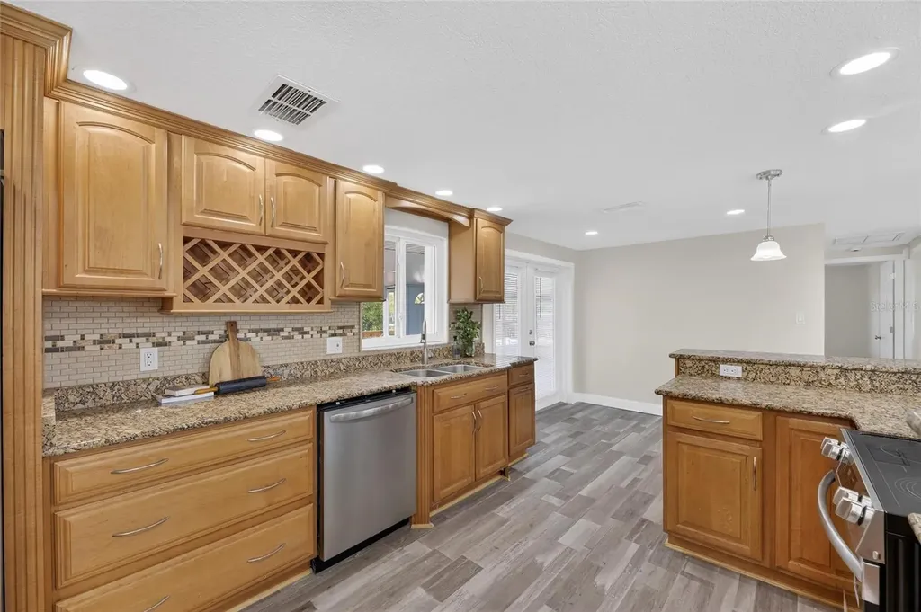 827 Seabreeze Drive Ruskin FL 33570