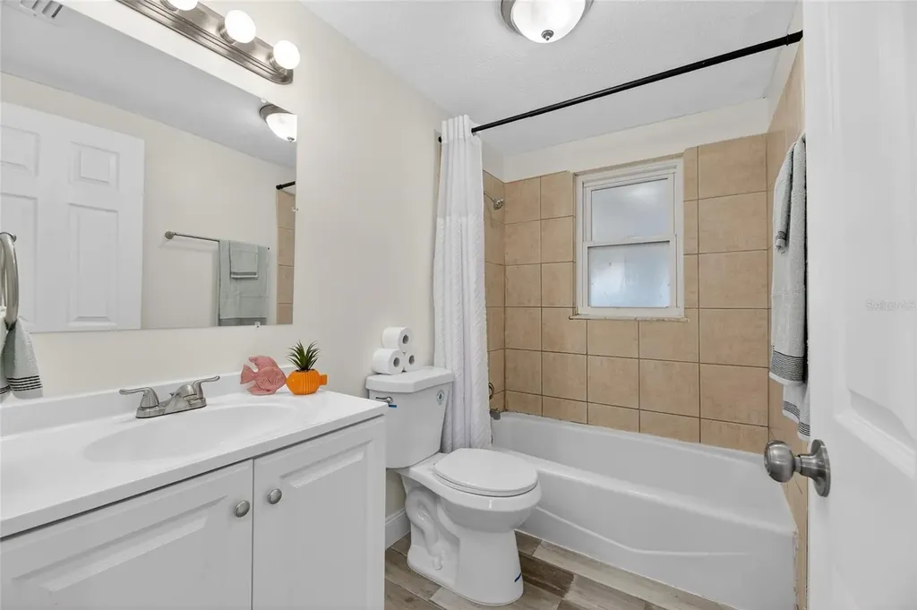 827 Seabreeze Drive Ruskin FL 33570