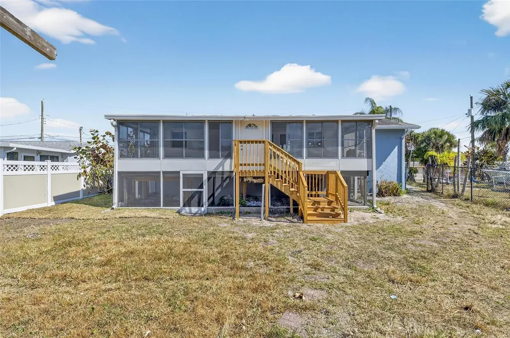 827 Seabreeze Drive Ruskin FL 33570