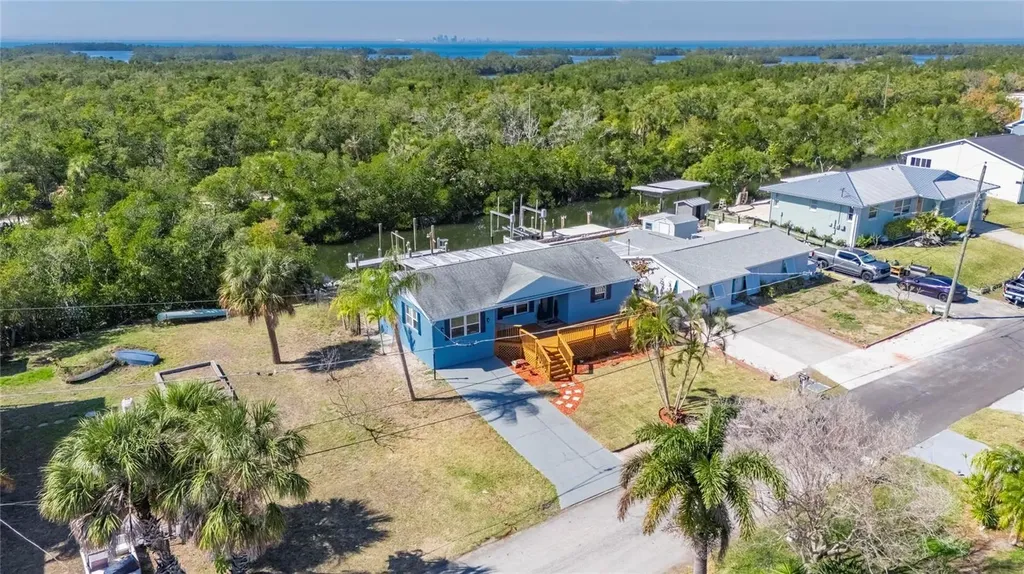 827 Seabreeze Drive Ruskin FL 33570
