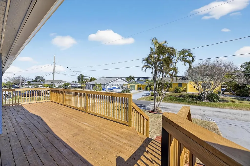 827 Seabreeze Drive Ruskin FL 33570