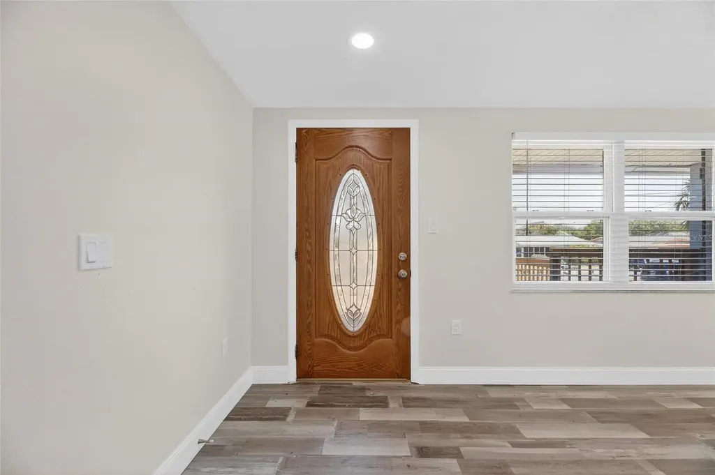827 Seabreeze Drive Ruskin FL 33570