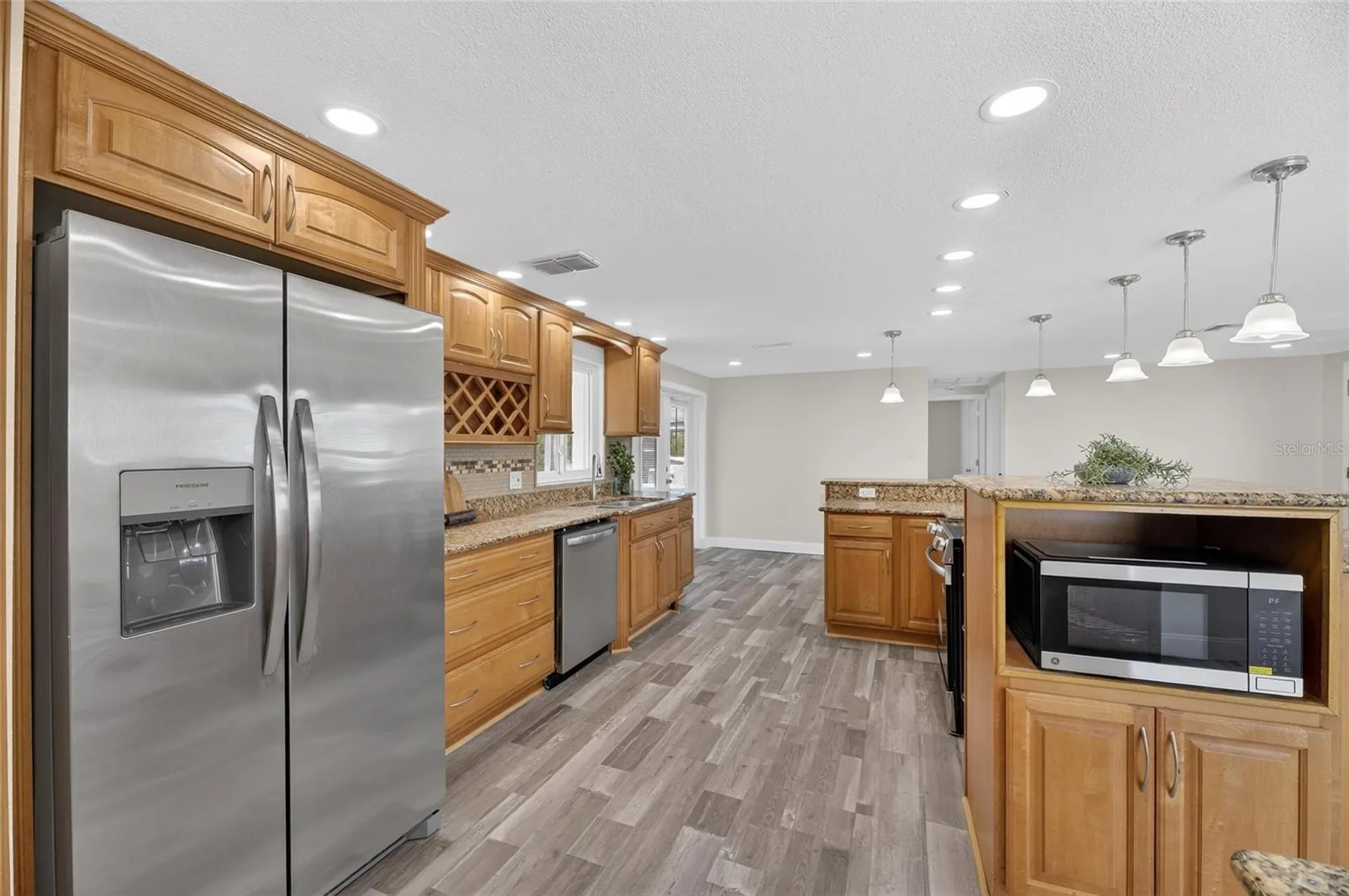 827 Seabreeze Drive Ruskin FL 33570