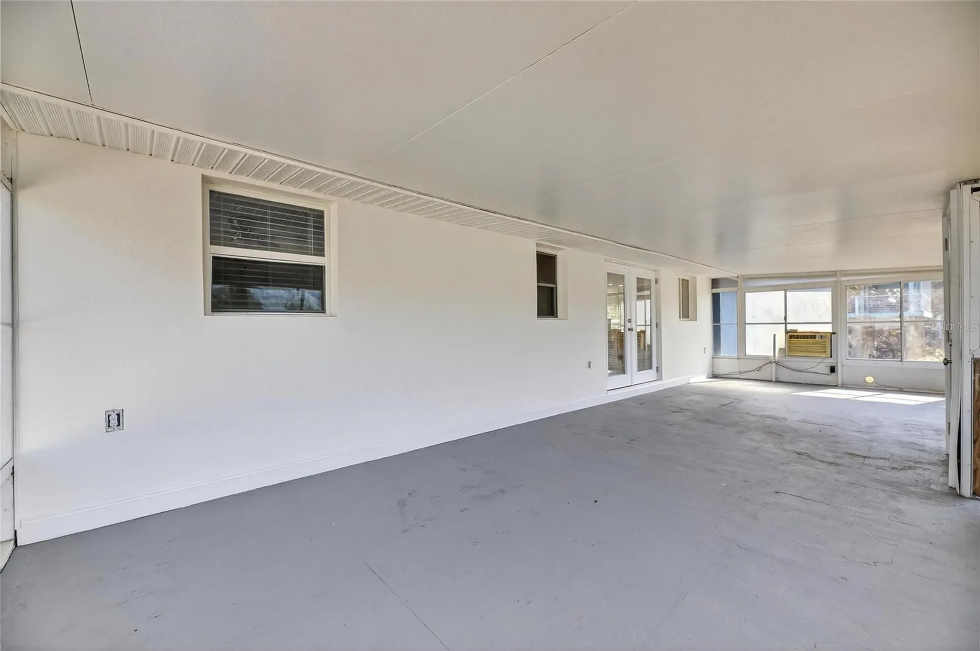 827 Seabreeze Drive Ruskin FL 33570
