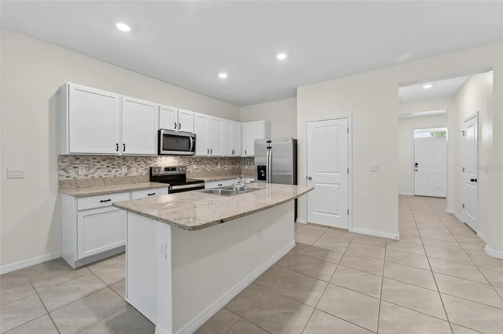 5068 Captain Davis Drive Wimauma FL 33598