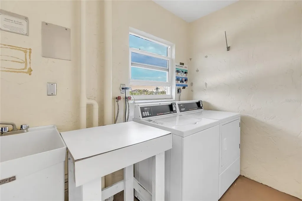 915 Beach Road Sarasota FL 34242
