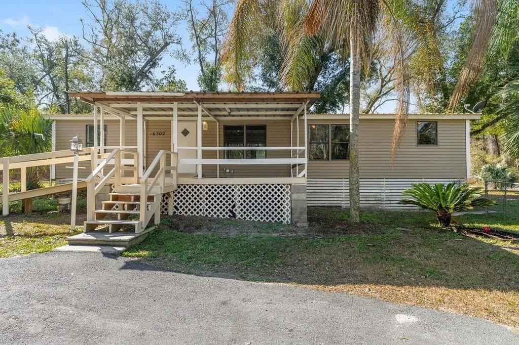 16302 SE 57th Street Ocklawaha FL 32179