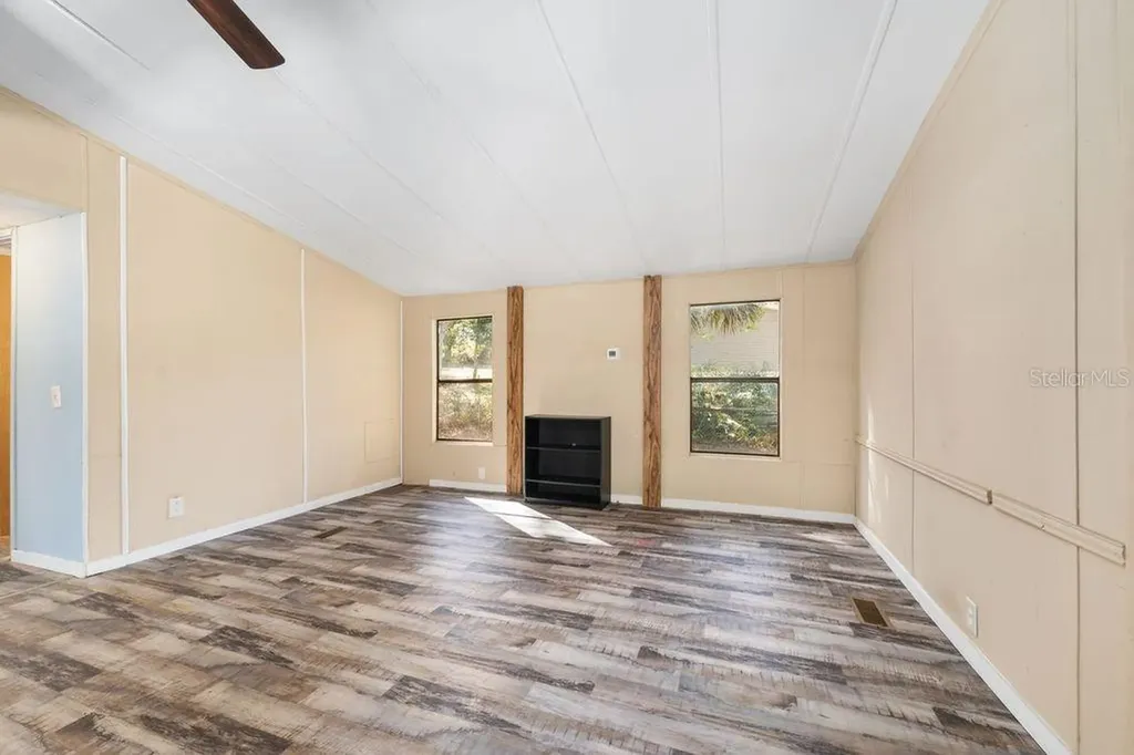 16302 SE 57th Street Ocklawaha FL 32179