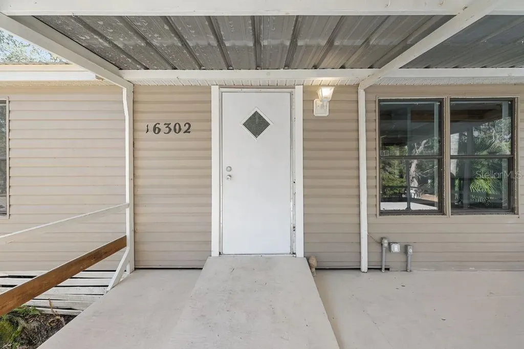 16302 SE 57th Street Ocklawaha FL 32179
