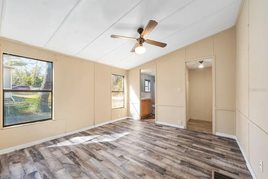 16302 SE 57th Street Ocklawaha FL 32179