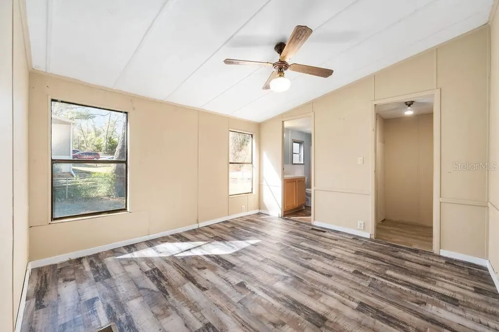 16302 SE 57th Street Ocklawaha FL 32179