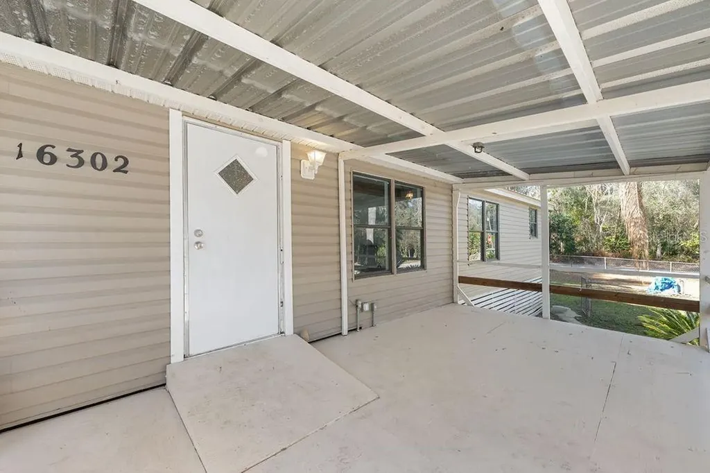 16302 SE 57th Street Ocklawaha FL 32179