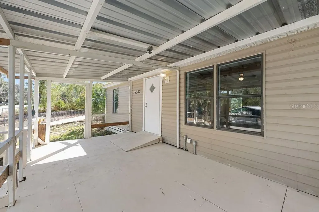 16302 SE 57th Street Ocklawaha FL 32179