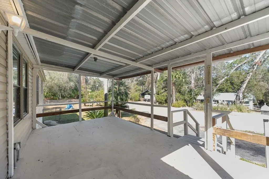 16302 SE 57th Street Ocklawaha FL 32179