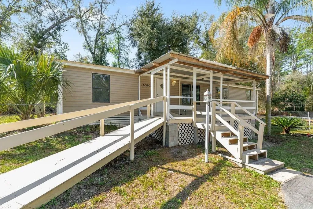 16302 SE 57th Street Ocklawaha FL 32179