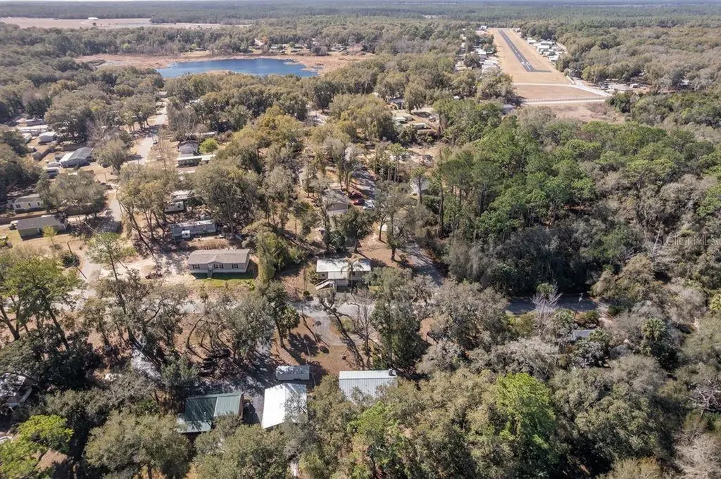 16302 SE 57th Street Ocklawaha FL 32179