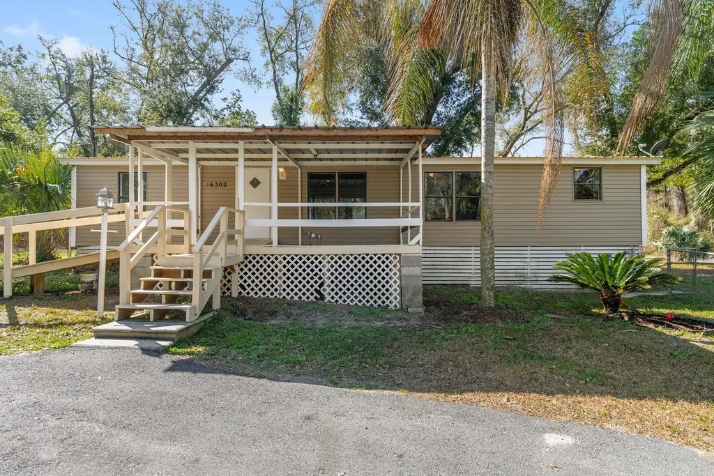 16302 SE 57th Street Ocklawaha FL 32179