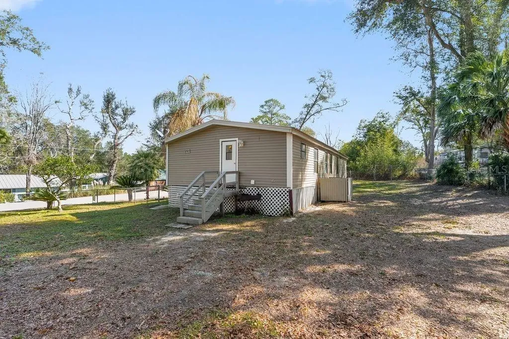 16302 SE 57th Street Ocklawaha FL 32179