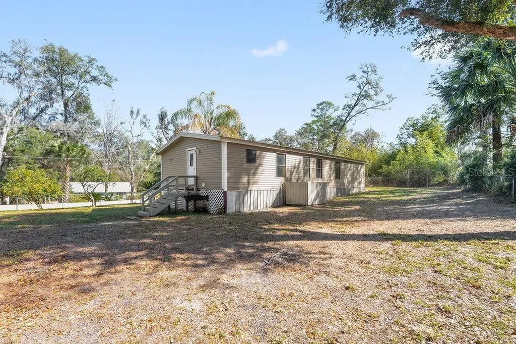 16302 SE 57th Street Ocklawaha FL 32179