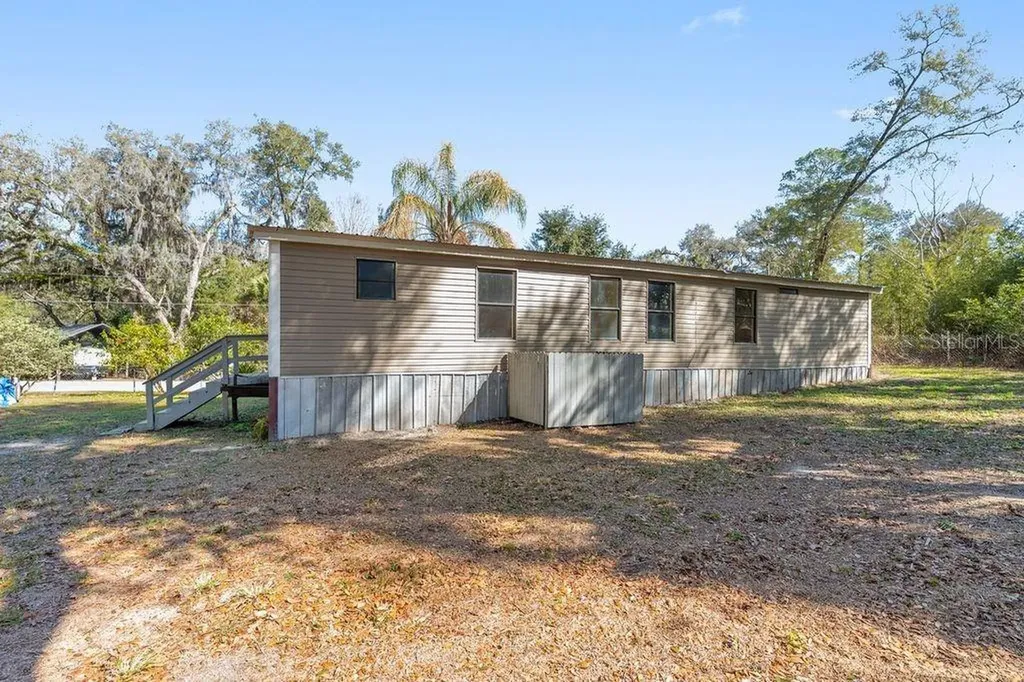 16302 SE 57th Street Ocklawaha FL 32179