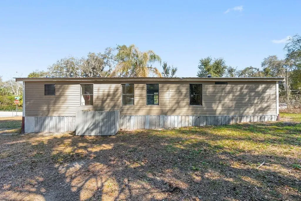 16302 SE 57th Street Ocklawaha FL 32179