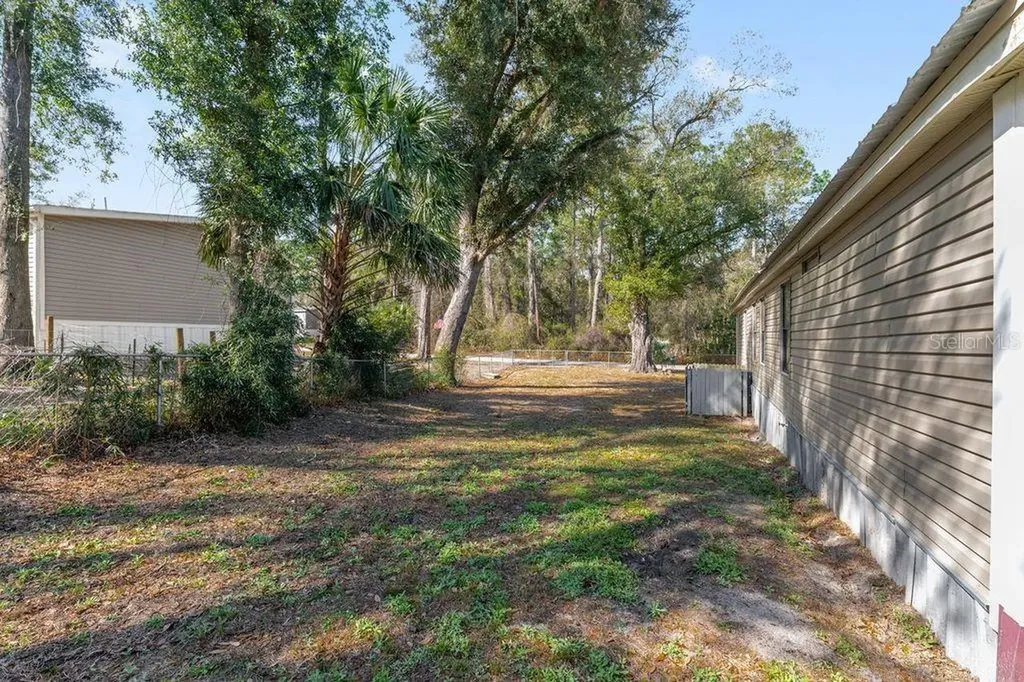 16302 SE 57th Street Ocklawaha FL 32179