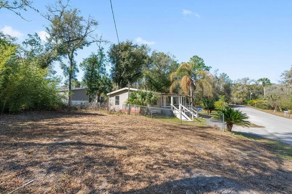 16302 SE 57th Street Ocklawaha FL 32179