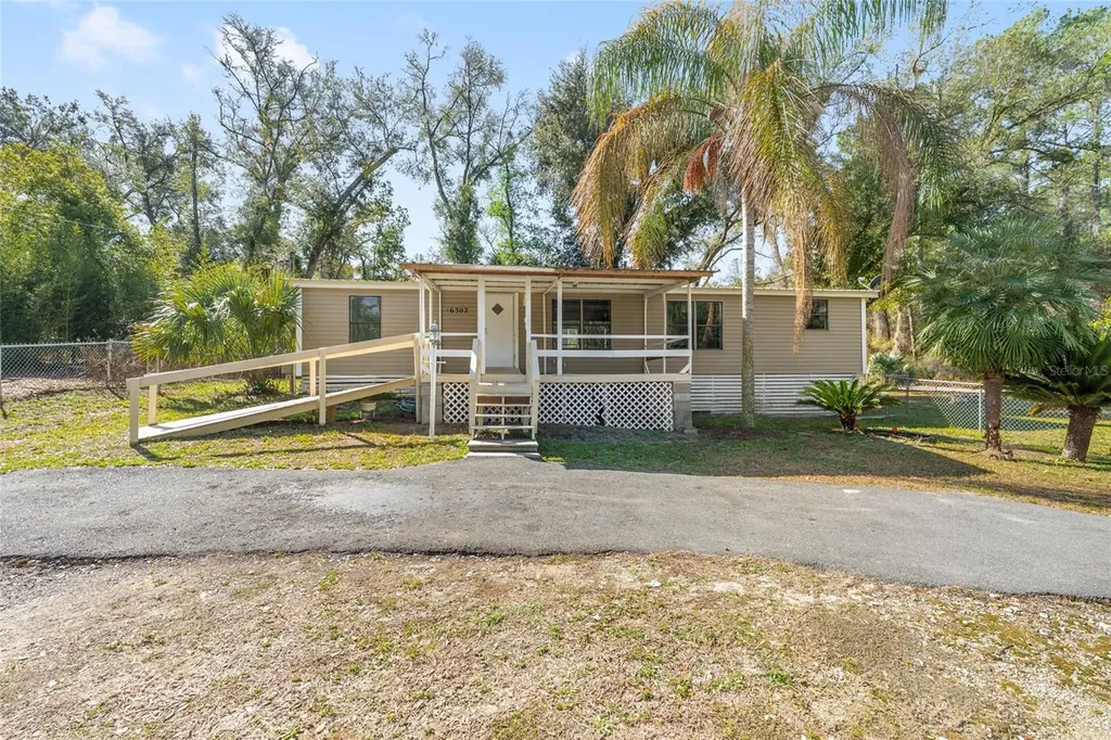 16302 SE 57th Street Ocklawaha FL 32179