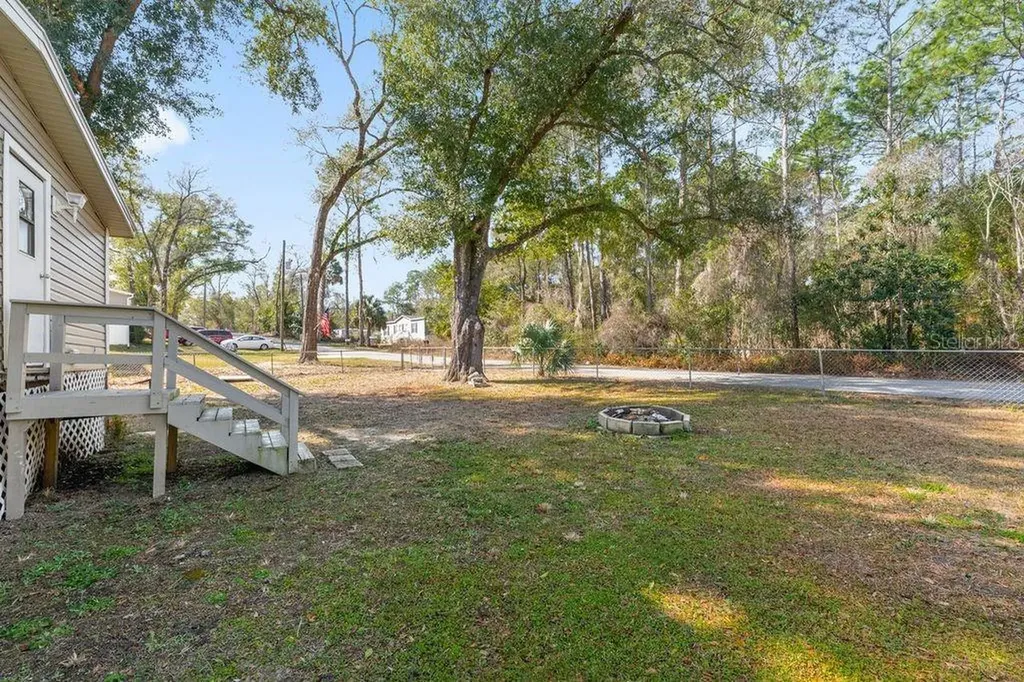 16302 SE 57th Street Ocklawaha FL 32179