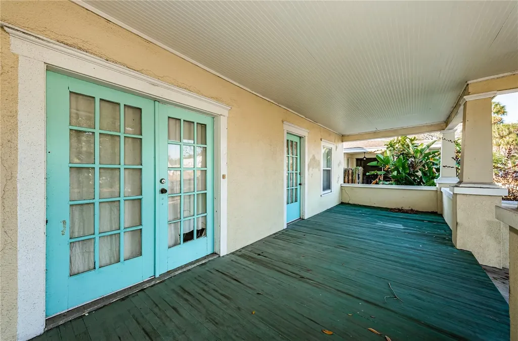 138 10th Avenue NE St Petersburg FL 33701