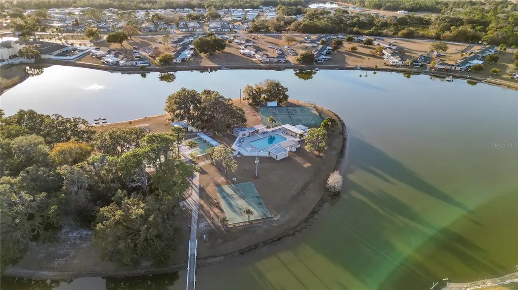 4311 Club Circle Lakeshore FL 33854
