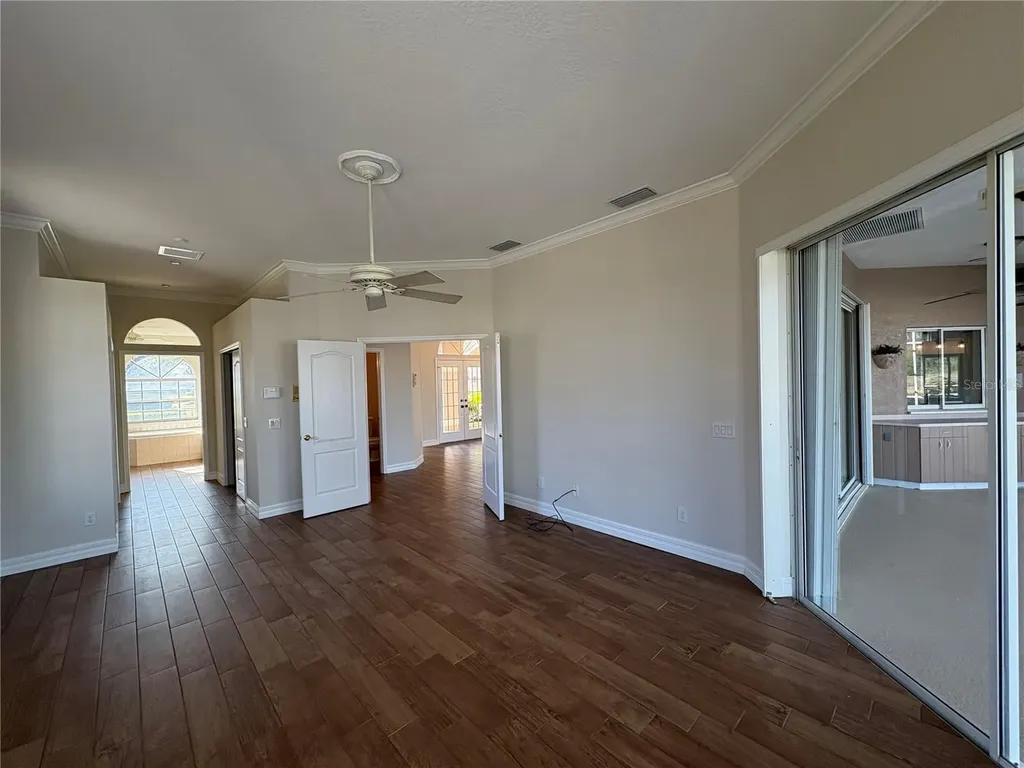 5205 Far Oak Circle Sarasota FL 34238