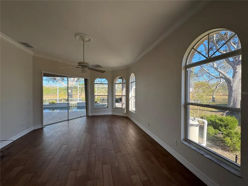 5205 Far Oak Circle Sarasota FL 34238