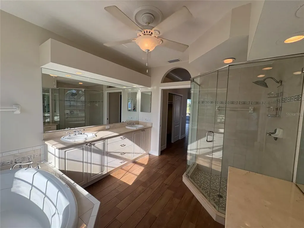 5205 Far Oak Circle Sarasota FL 34238