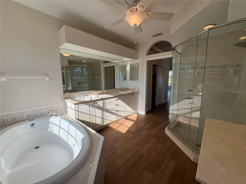 5205 Far Oak Circle Sarasota FL 34238