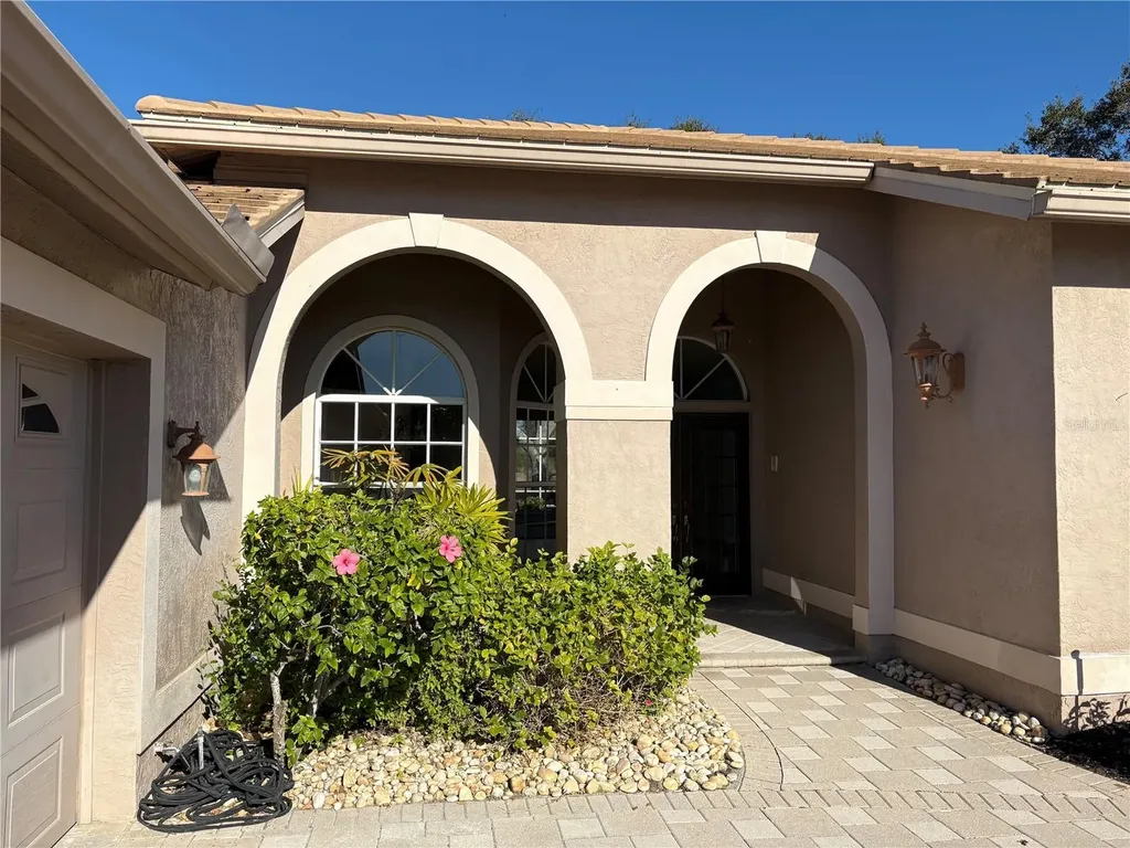 5205 Far Oak Circle Sarasota FL 34238