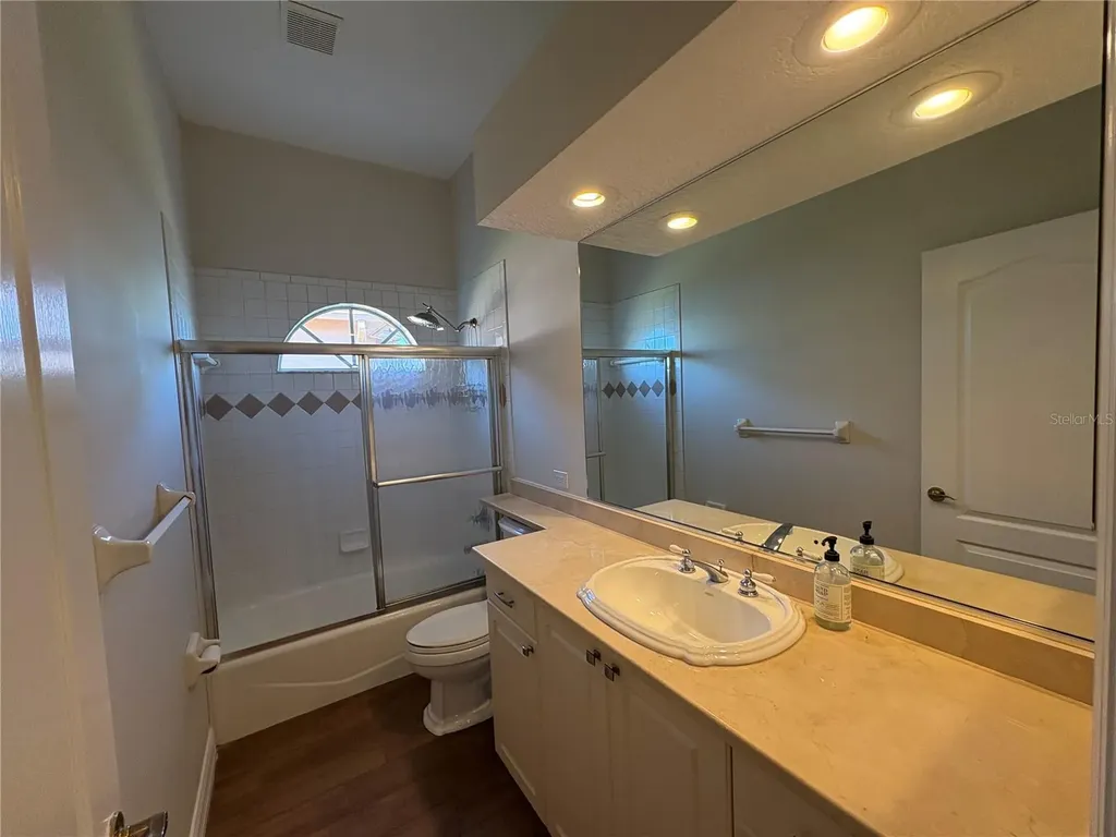 5205 Far Oak Circle Sarasota FL 34238