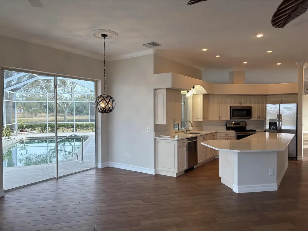 5205 Far Oak Circle Sarasota FL 34238