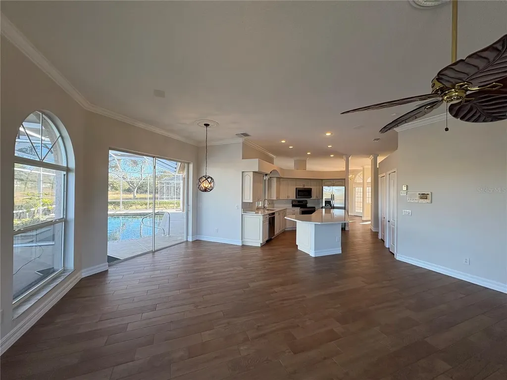 5205 Far Oak Circle Sarasota FL 34238